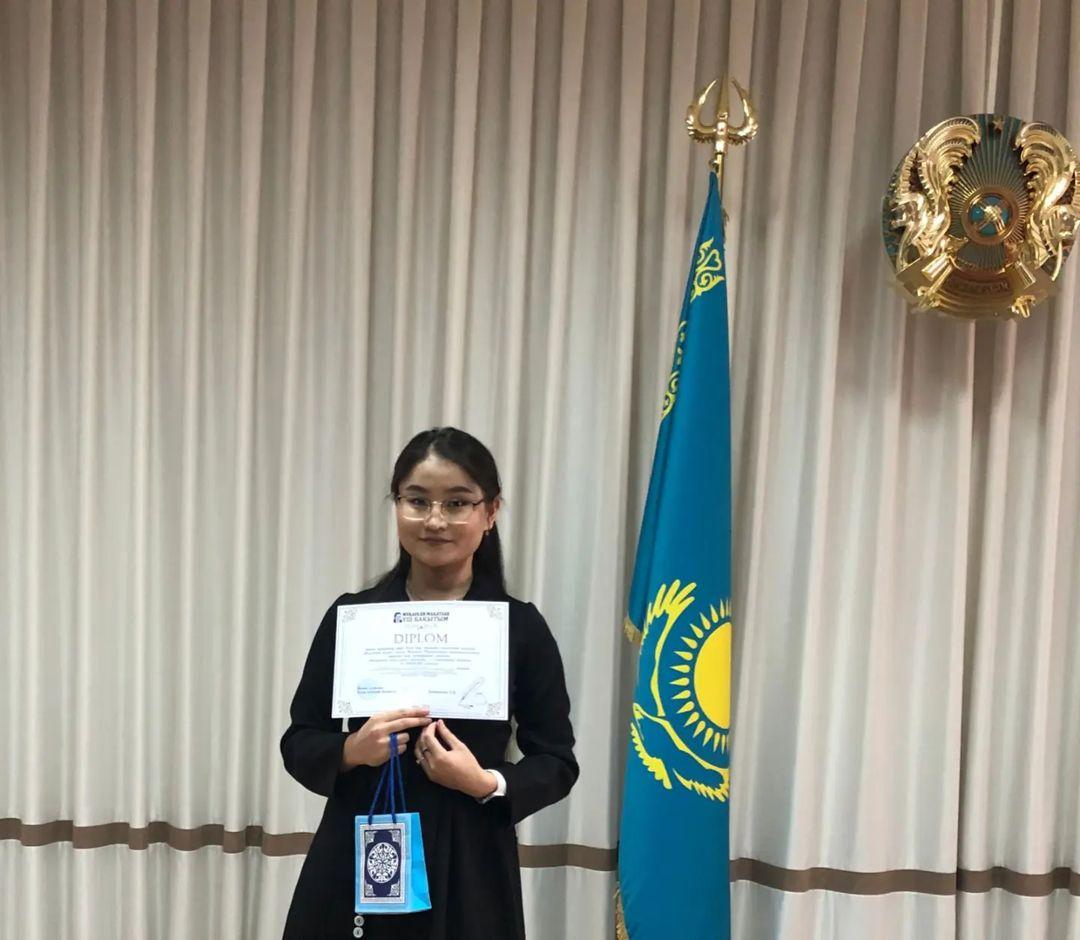 "Көкірегімде жыр сәулесі маздайды" номинациясы бойынша бастауыш сынып мұғалімі Нұралы Сағым II орынды иеленді