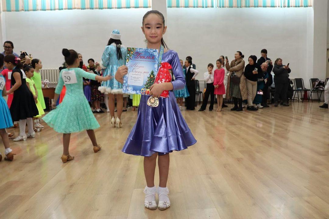 Би сайысында І орын алған 3 Б сынып оқушысы Қыстаубаева Томиристі құттықтаймыз.